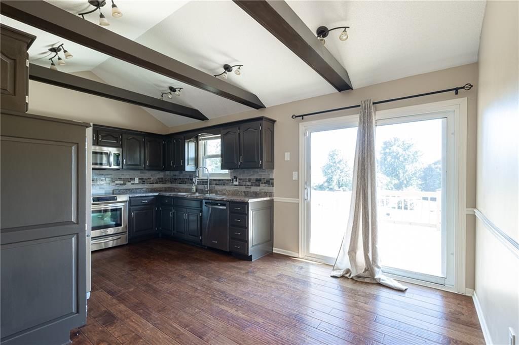 727 NE Bristol Bay Court — photo 8