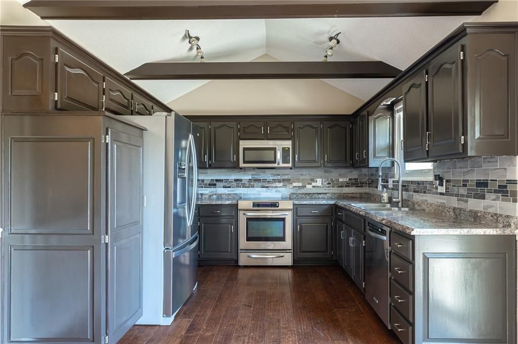 727 NE Bristol Bay Court — photo 9