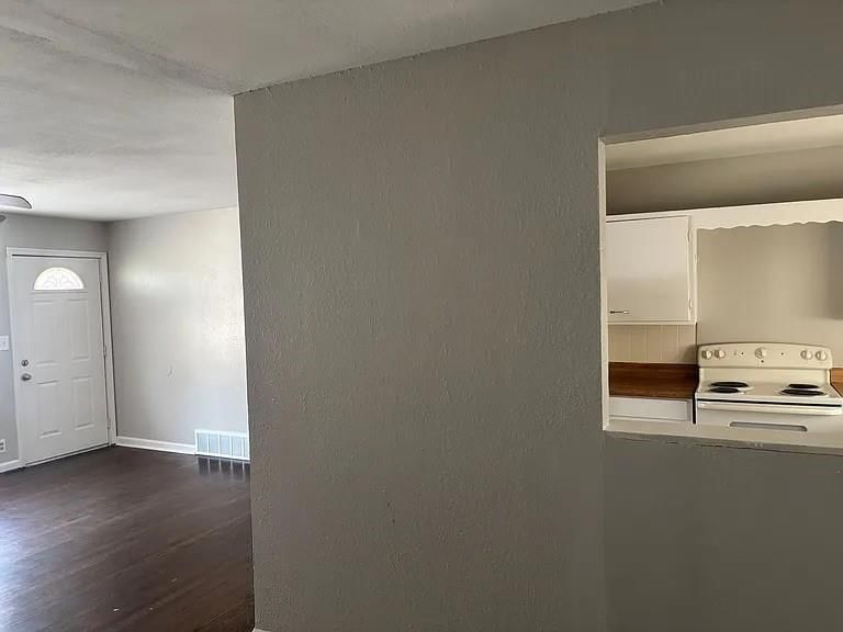 8902 Manchester Avenue — photo 6