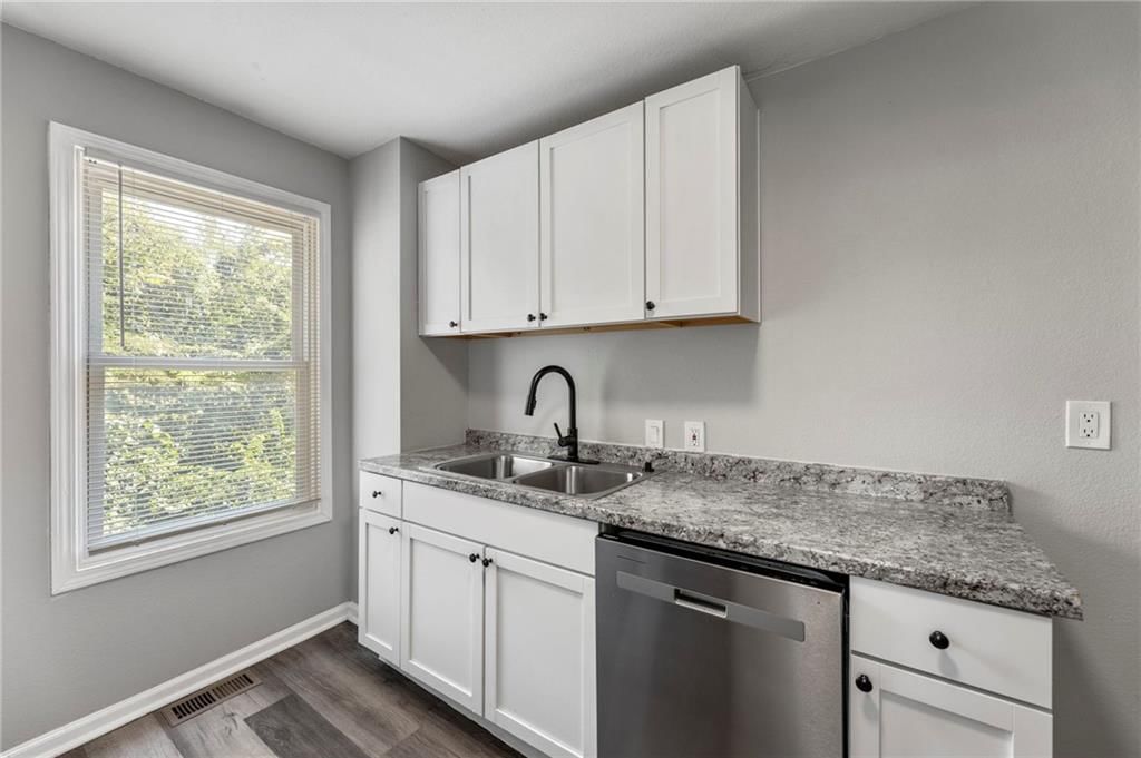 625 N LAKEVIEW Avenue — photo 7