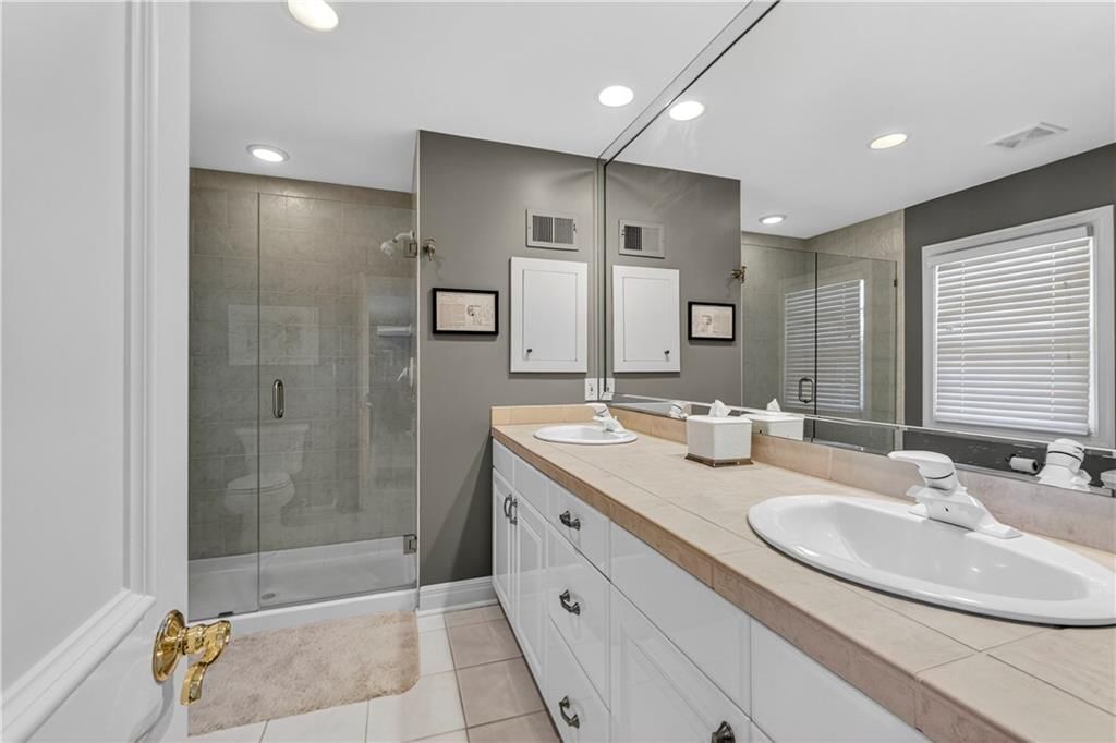 1257 W 63rd Terrace — photo 38