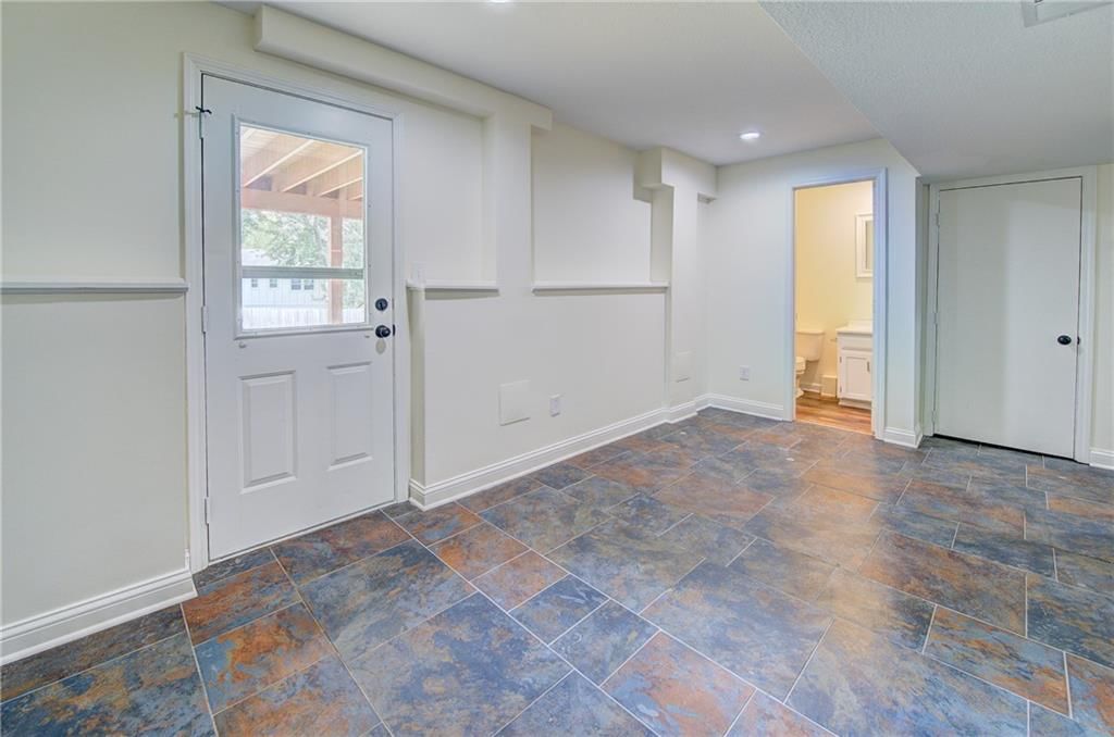 10119 N WYANDOTTE Street — photo 12