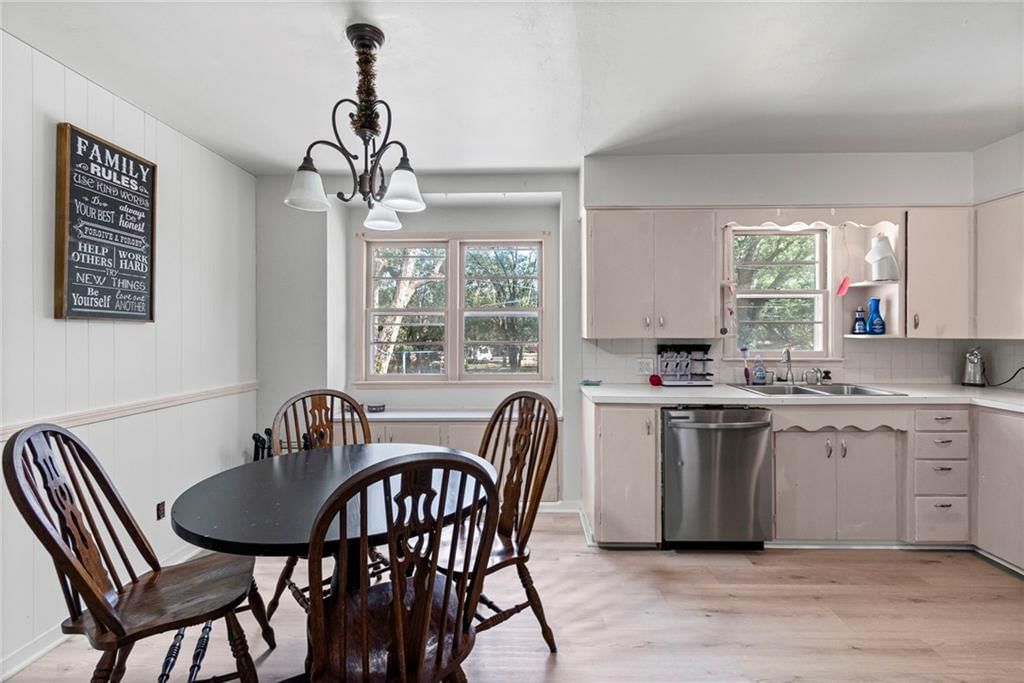 113 N Austin Street — photo 8