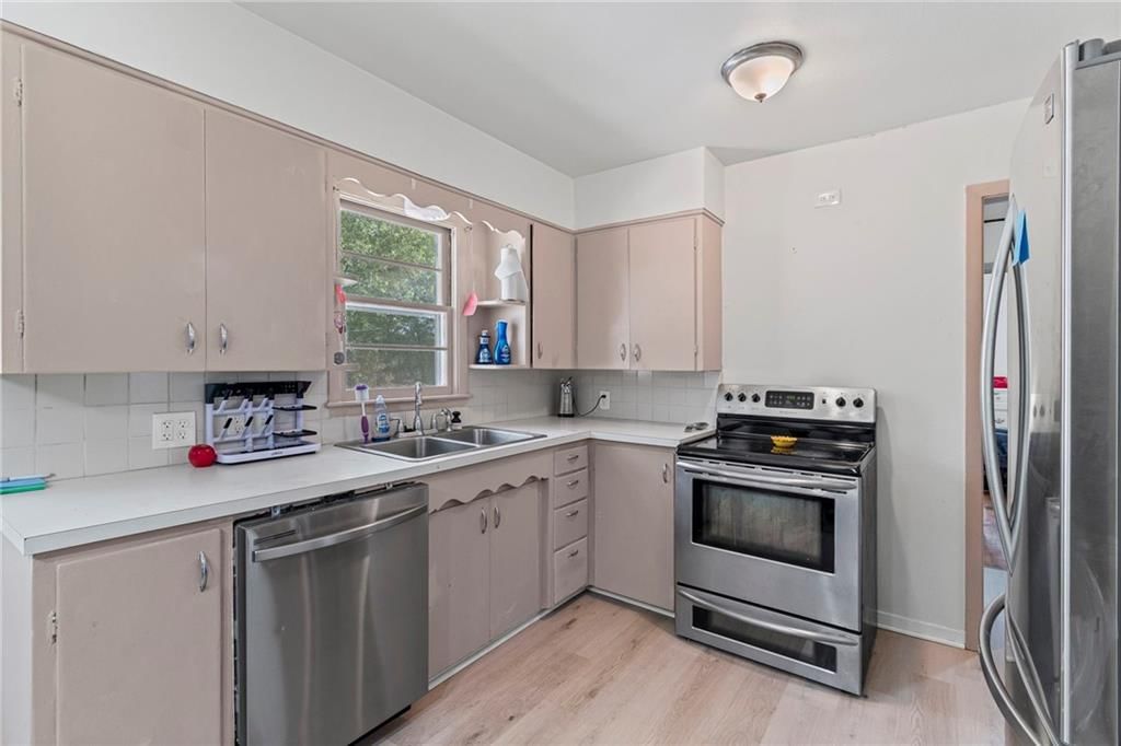113 N Austin Street — photo 9