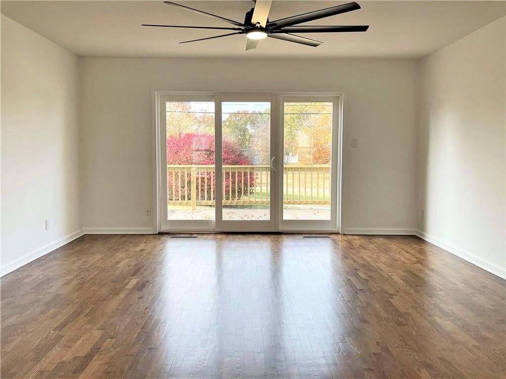 112 S Main Street — photo 33