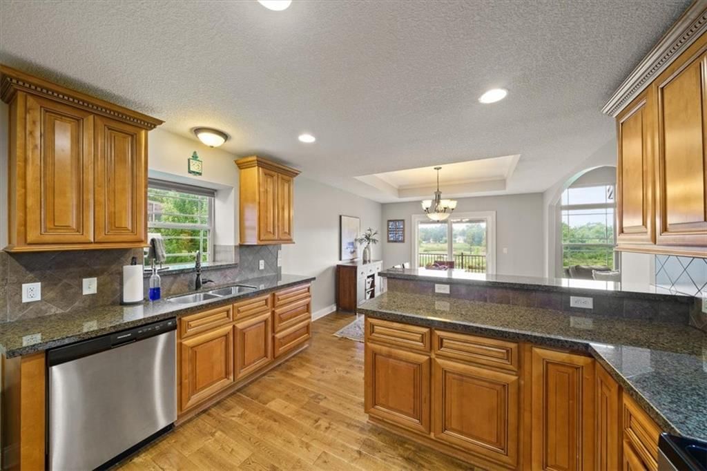 5029 Woodstock Court — photo 9