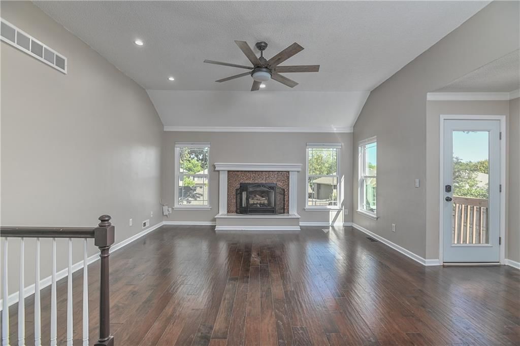 582 W Layton Street — photo 3