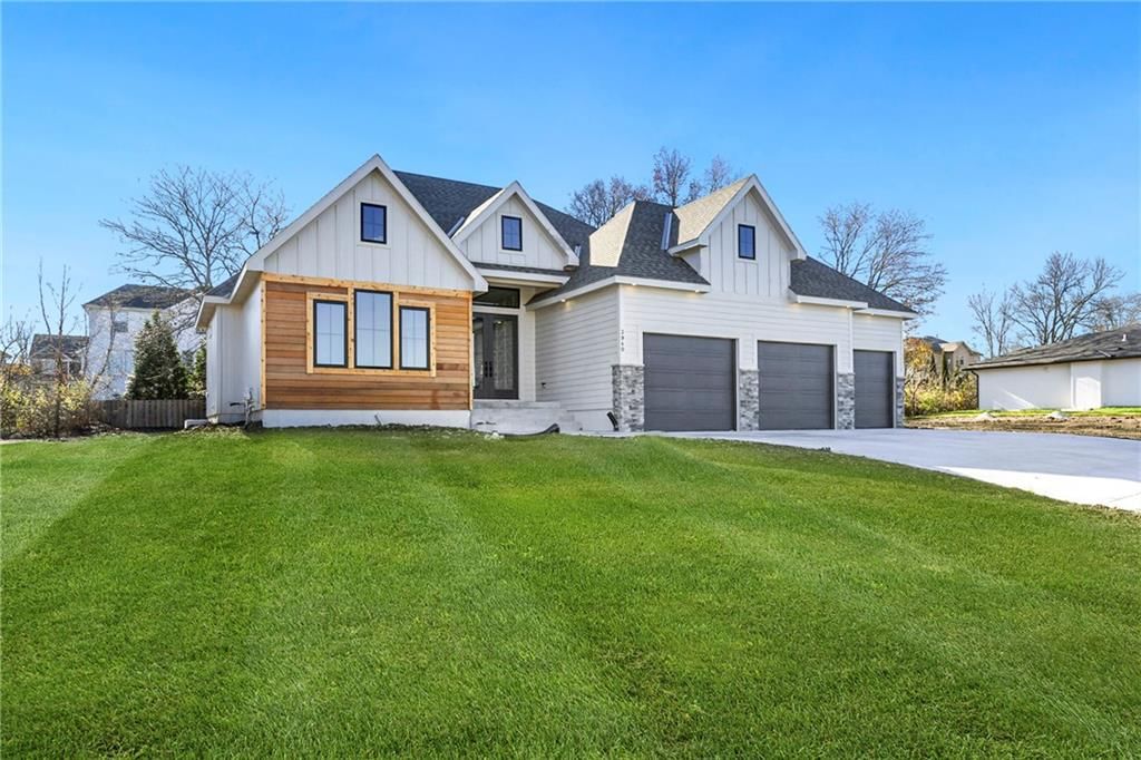 3940 SW Flintrock Drive, Lee's Summit, MO