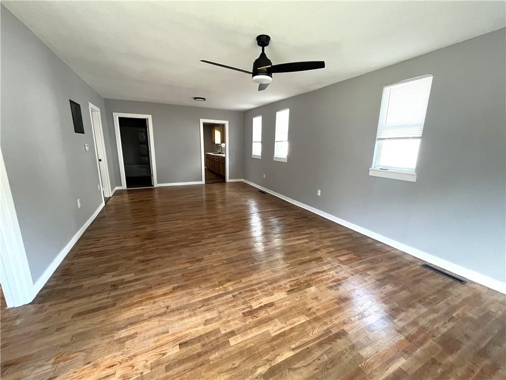 606 S Hill Street — photo 3