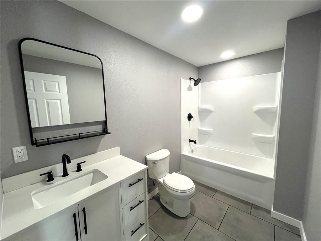 606 S Hill Street — photo 6