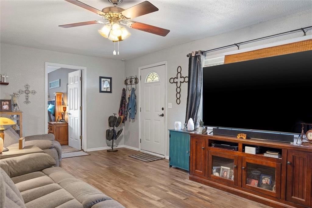 2811 S Brookhart Drive — photo 4