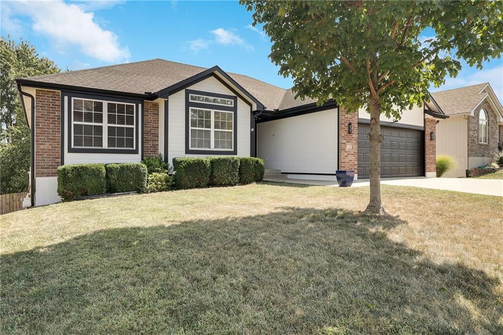 803 SW Brome Drive — photo 2
