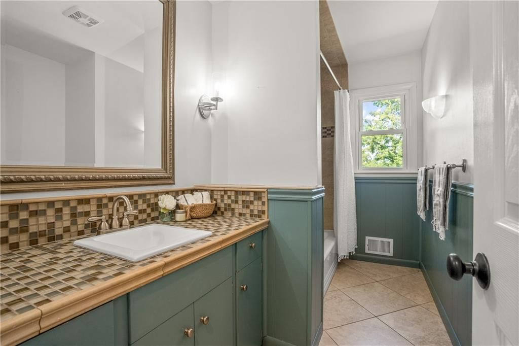 1100 W 93rd Terrace — photo 24