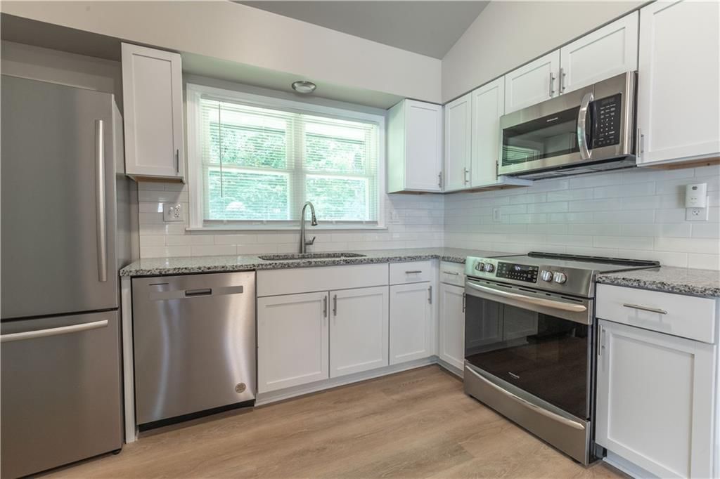 420 Belmont Street — photo 9