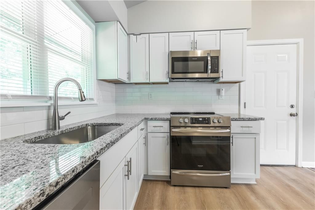 420 Belmont Street — photo 10