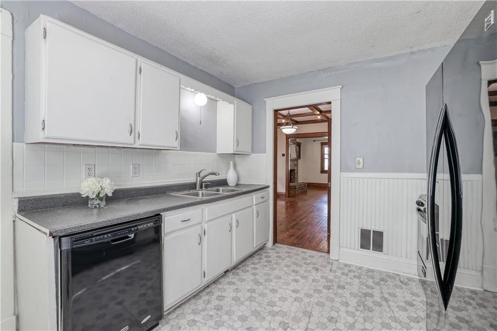 4109 Charlotte Street — photo 17