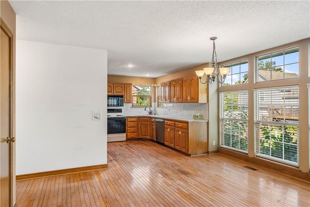 15607 Conser Street — photo 16
