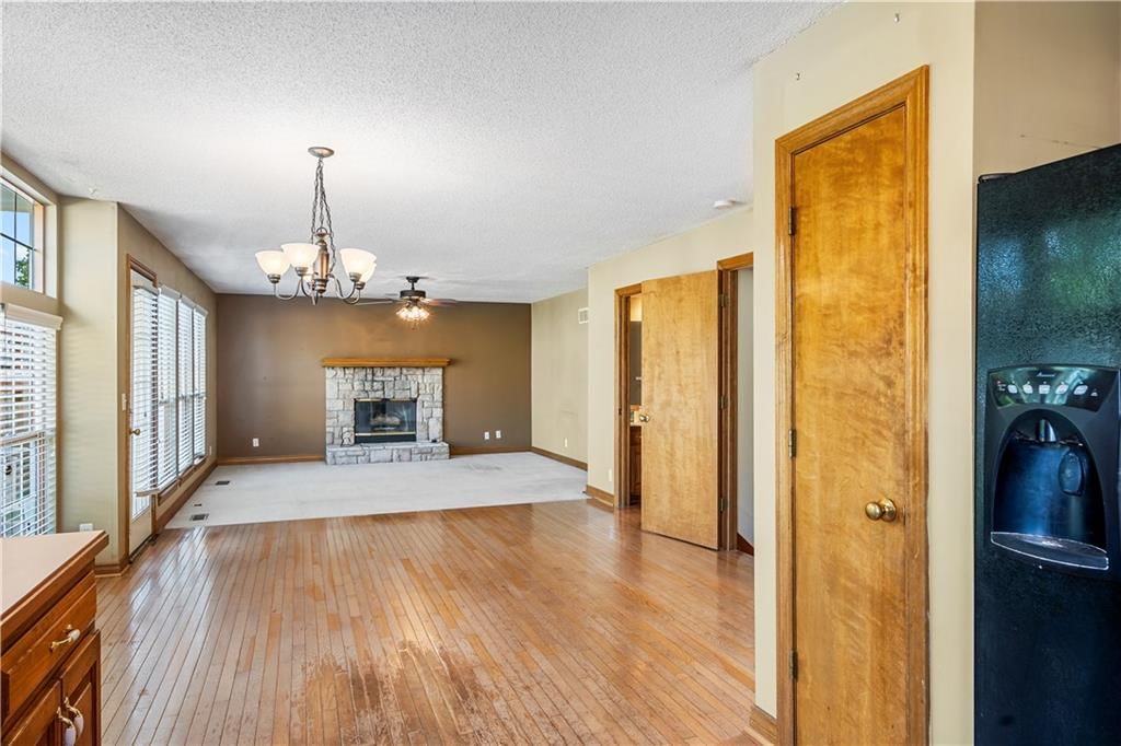 15607 Conser Street — photo 8