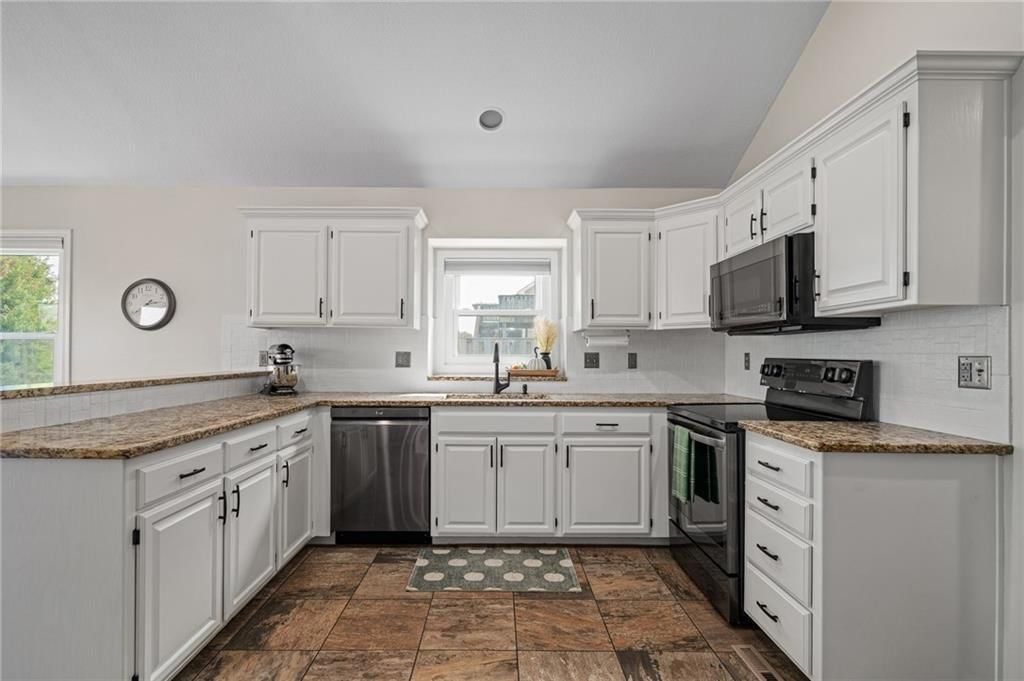 2330 Maybrook Drive — photo 14