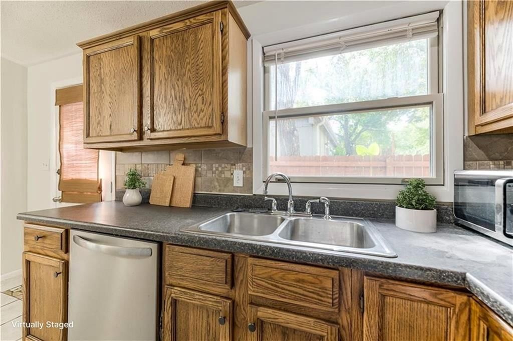 13907 W 92nd Terrace — photo 4