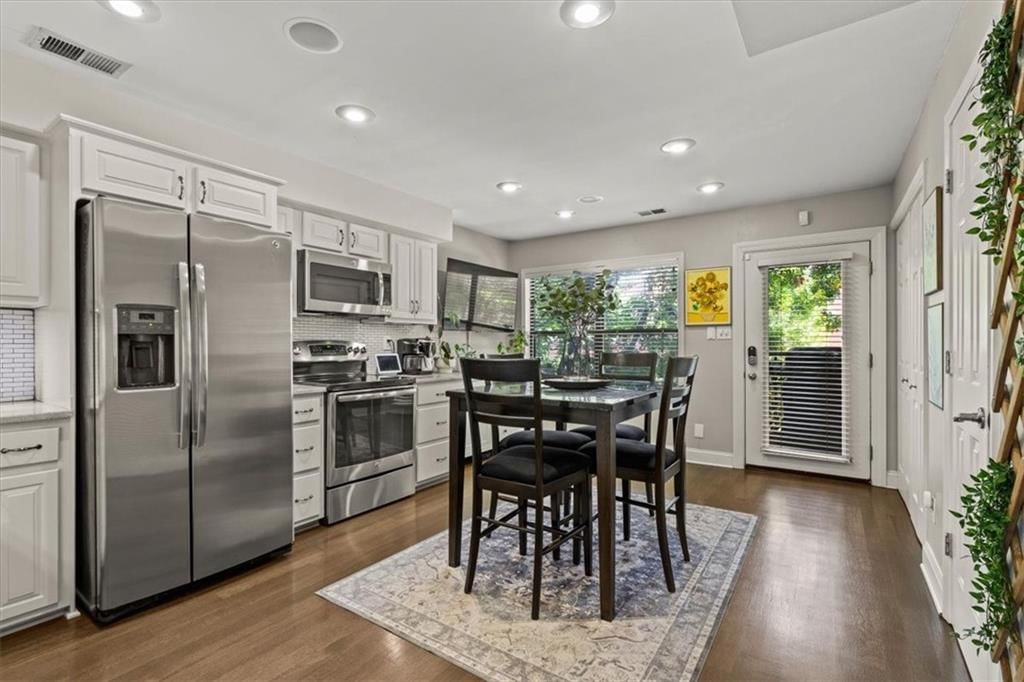 1033 WASHINGTON Street — photo 5