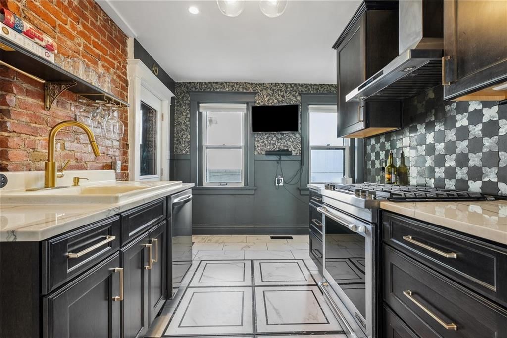 909 W 38th Street — photo 12