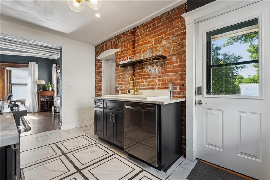 909 W 38th Street — photo 13