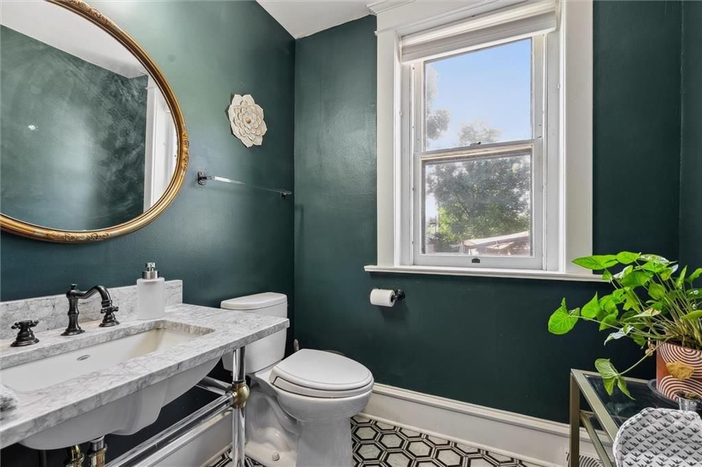 909 W 38th Street — photo 16