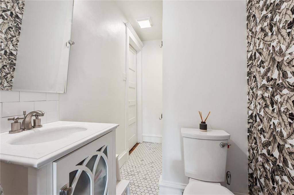 909 W 38th Street — photo 23
