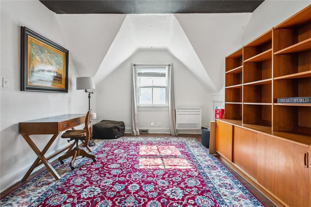 909 W 38th Street — photo 24