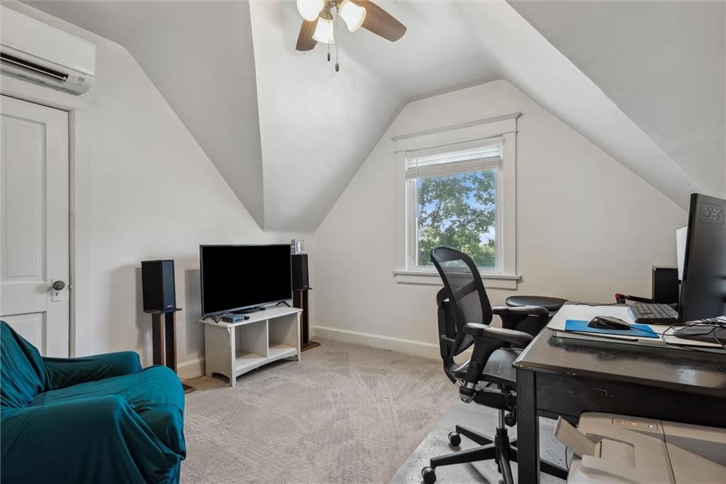 909 W 38th Street — photo 27