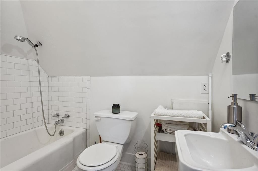 909 W 38th Street — photo 28