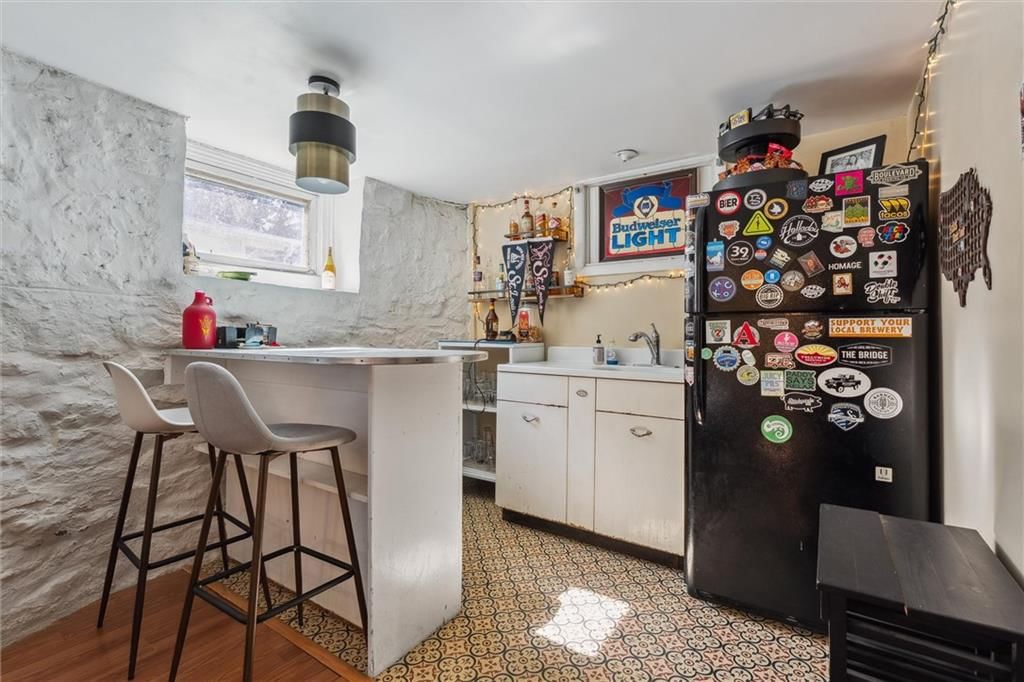 909 W 38th Street — photo 30