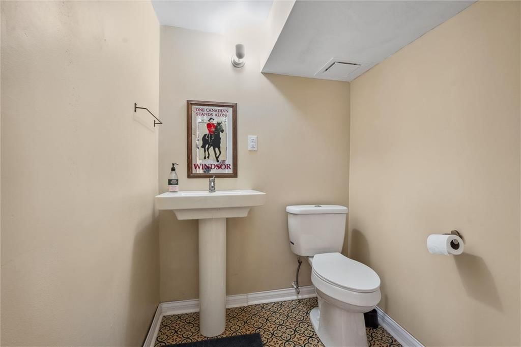 909 W 38th Street — photo 31