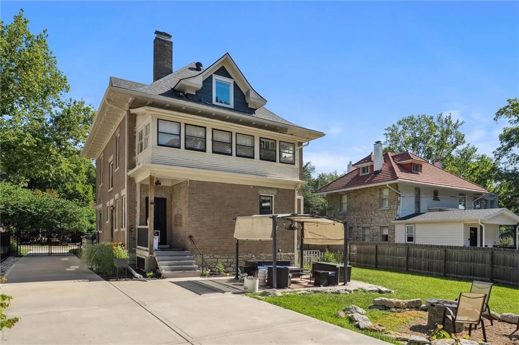 909 W 38th Street — photo 34