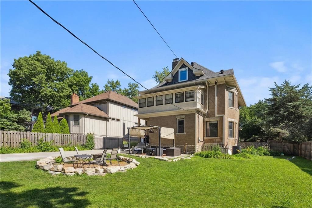 909 W 38th Street — photo 35