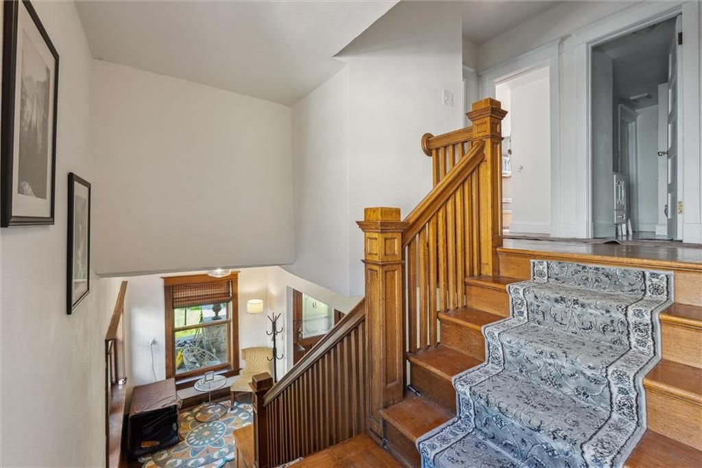 909 W 38th Street — photo 8