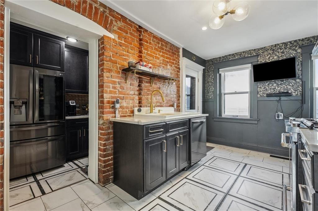 909 W 38th Street — photo 10
