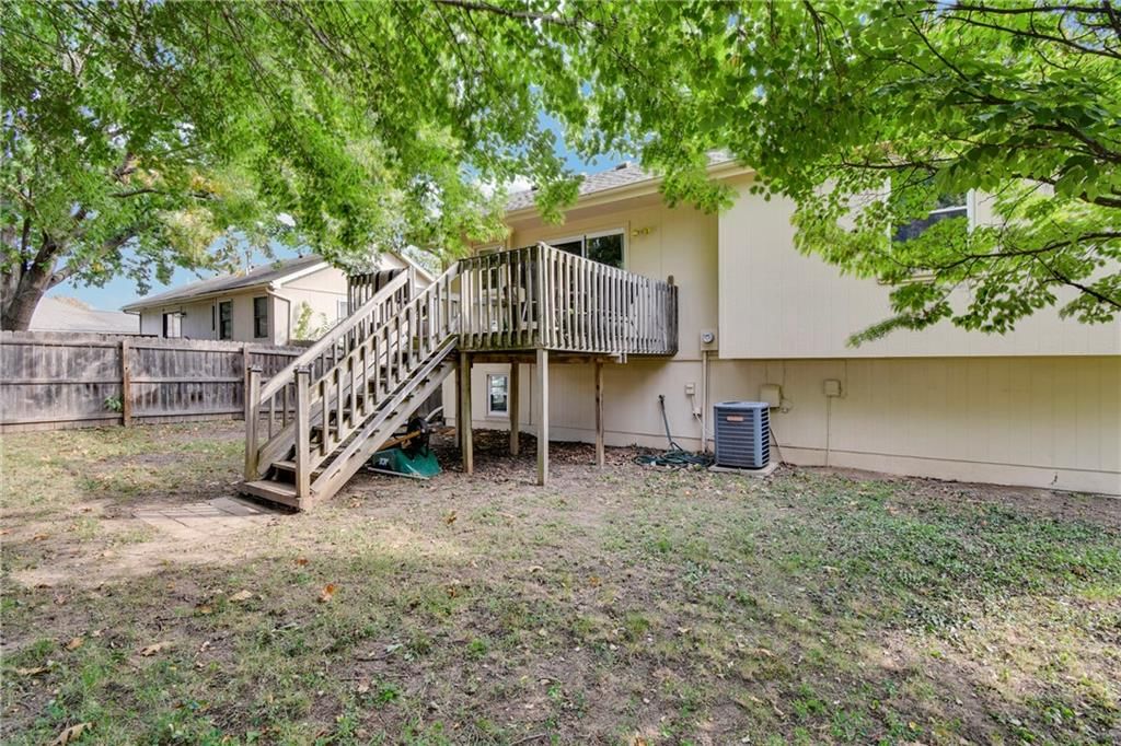 1220 NE Hendrix Drive — photo 32