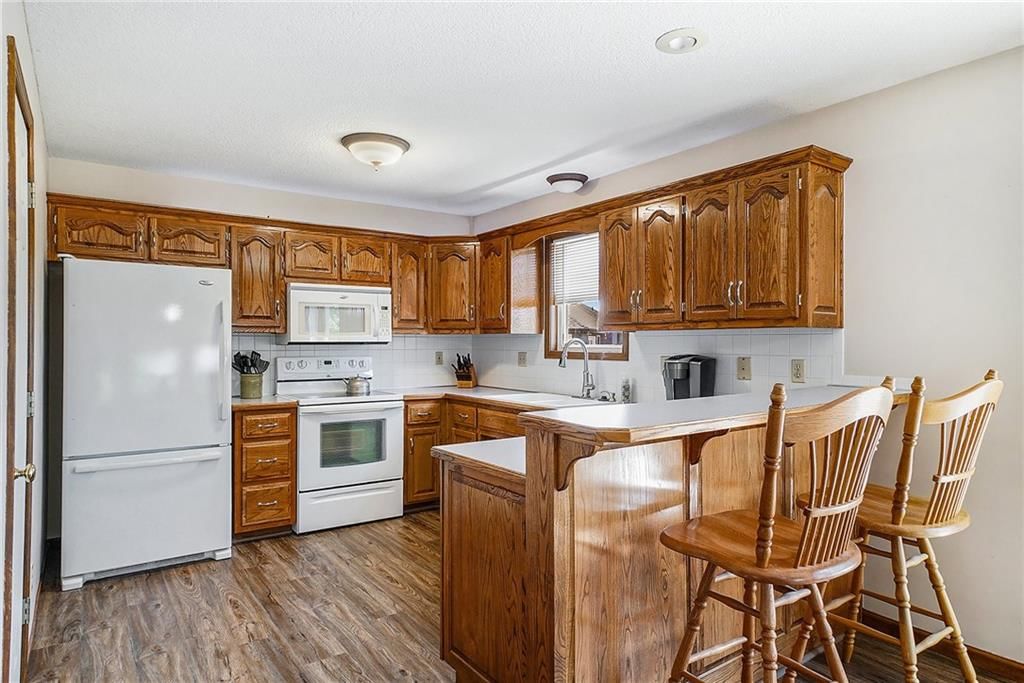 220 Woodhaven Drive — photo 8
