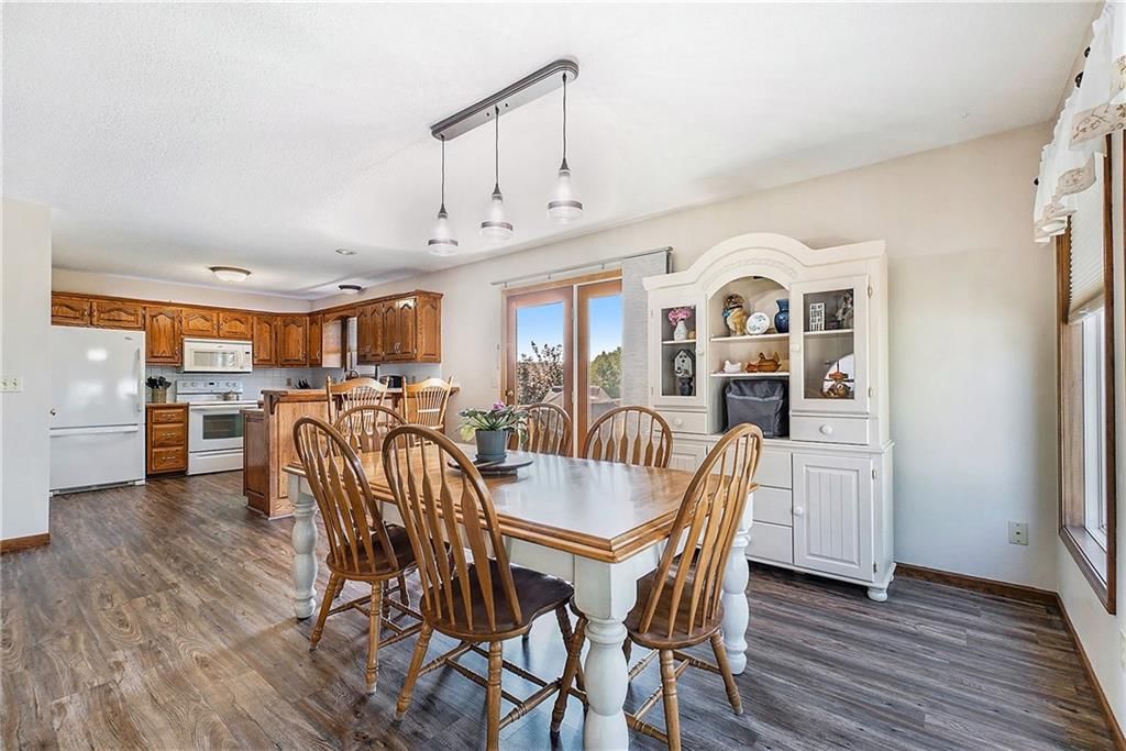 220 Woodhaven Drive — photo 10