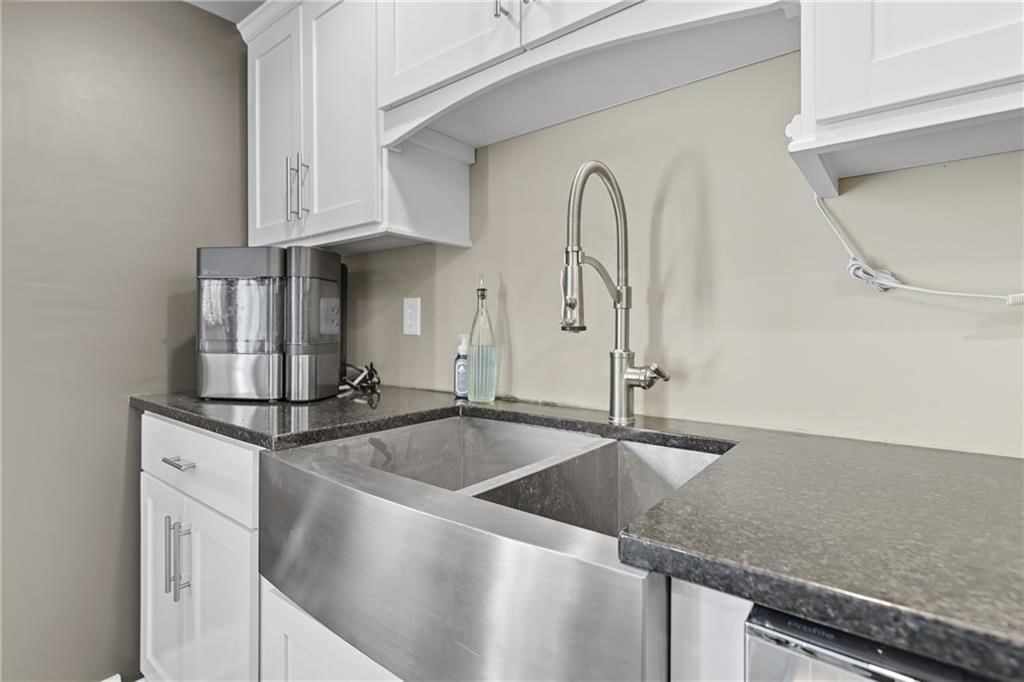 2111 South Street — photo 31