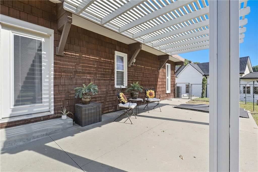 2111 South Street — photo 49