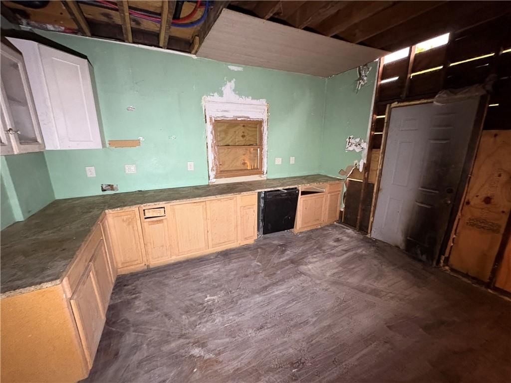 137 S White Avenue — photo 12
