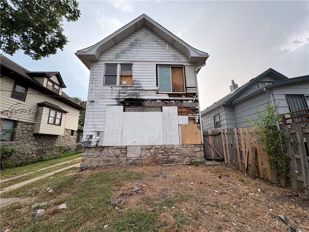 137 S White Avenue — photo 6