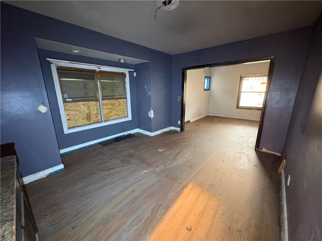 137 S White Avenue — photo 10