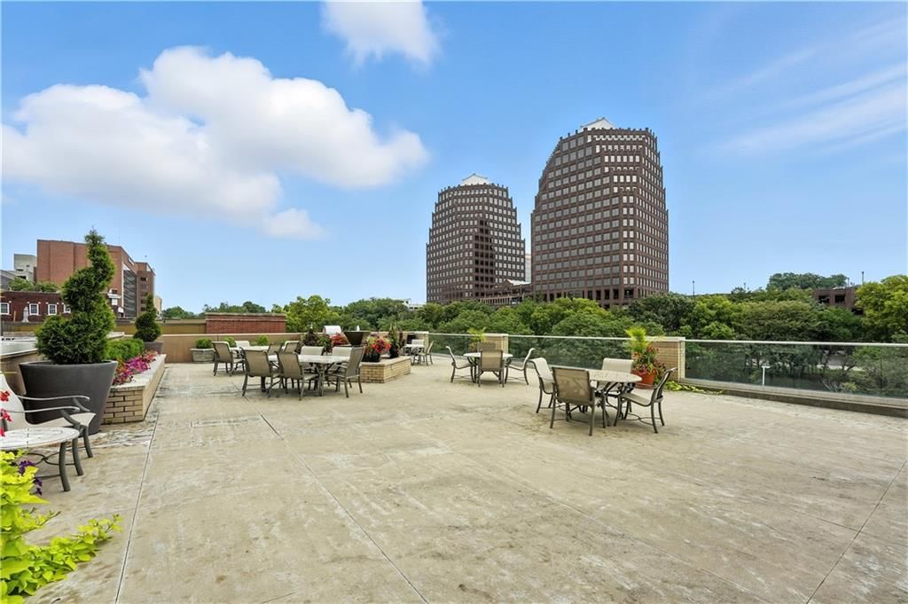 4545 Wornall Road — photo 32