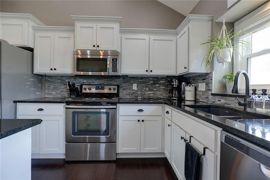 302 NE 5th Street — photo 9