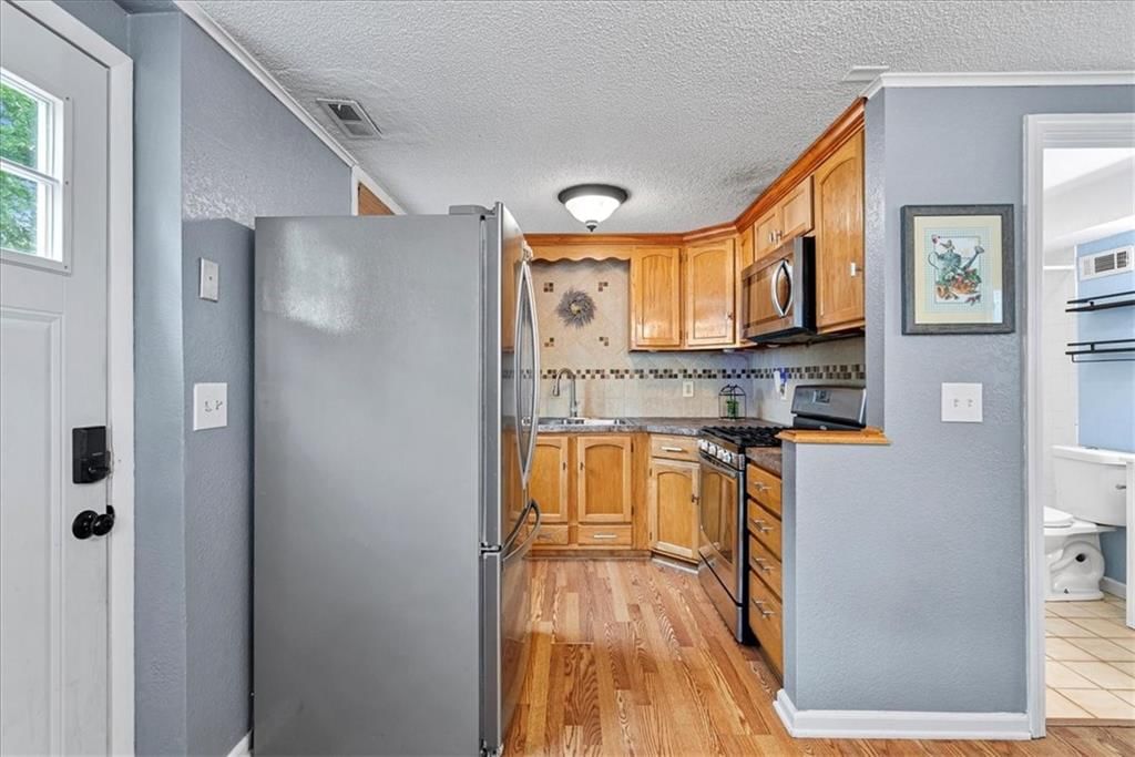 9525 Wallace Avenue — photo 7