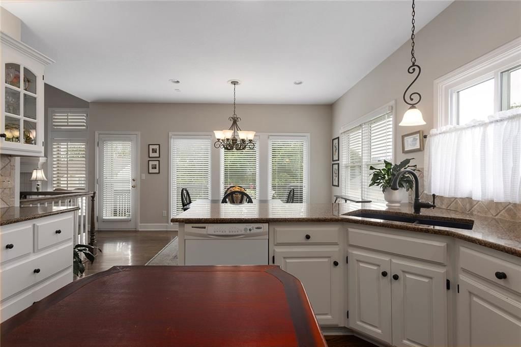 6008 N Norton Avenue — photo 9
